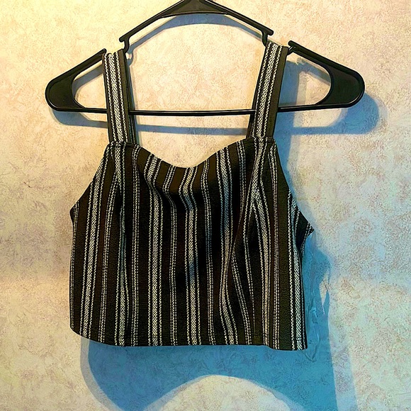 No Boundaries Tops - Dark green cropped tank top